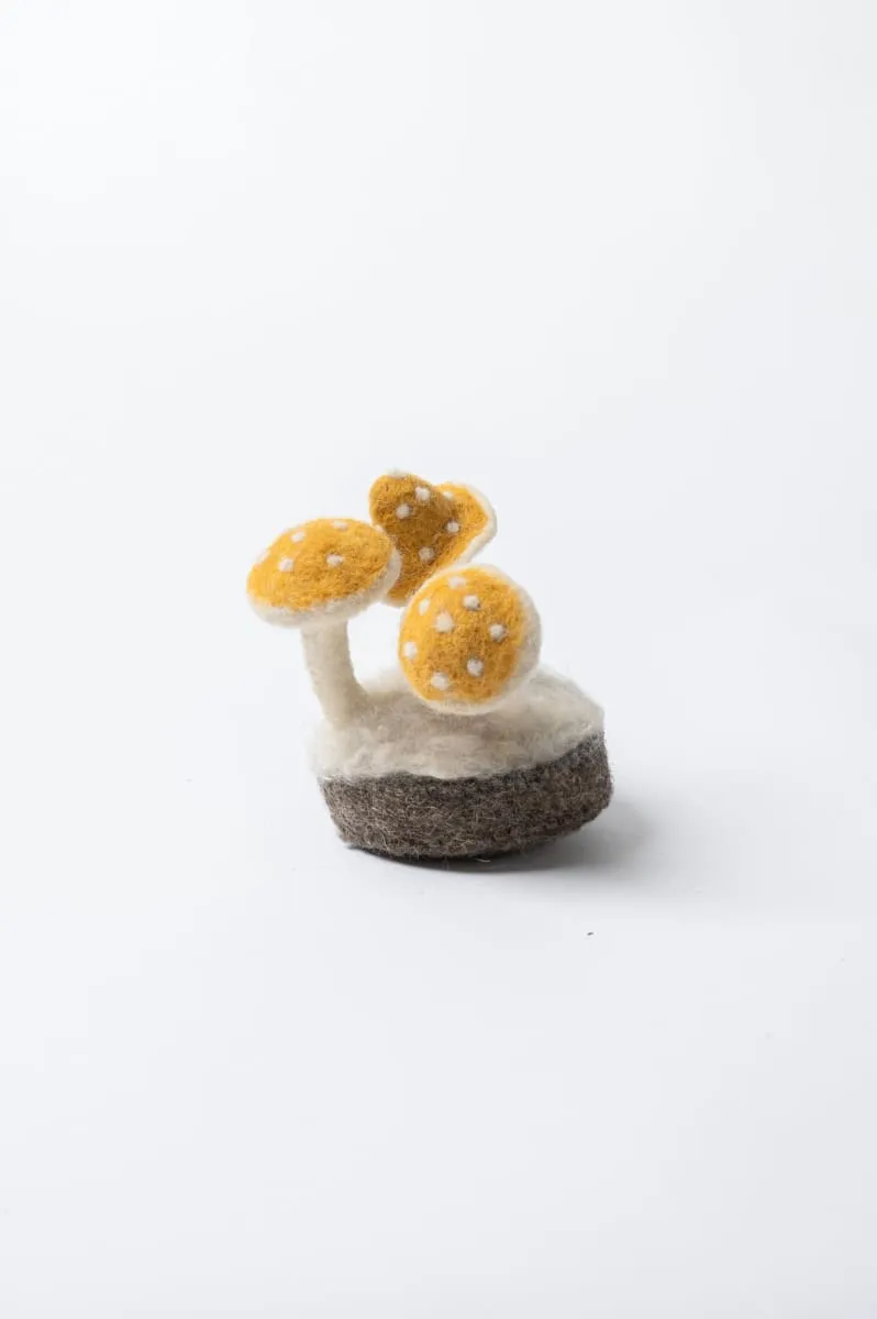 De Kulture Handmade Premium Needle Felted Tabletop Mushroom Eco Friendly Needle Felted Stuffed Ideal for Home Office Decoration Holiday Decor, 10x13 DH Inches