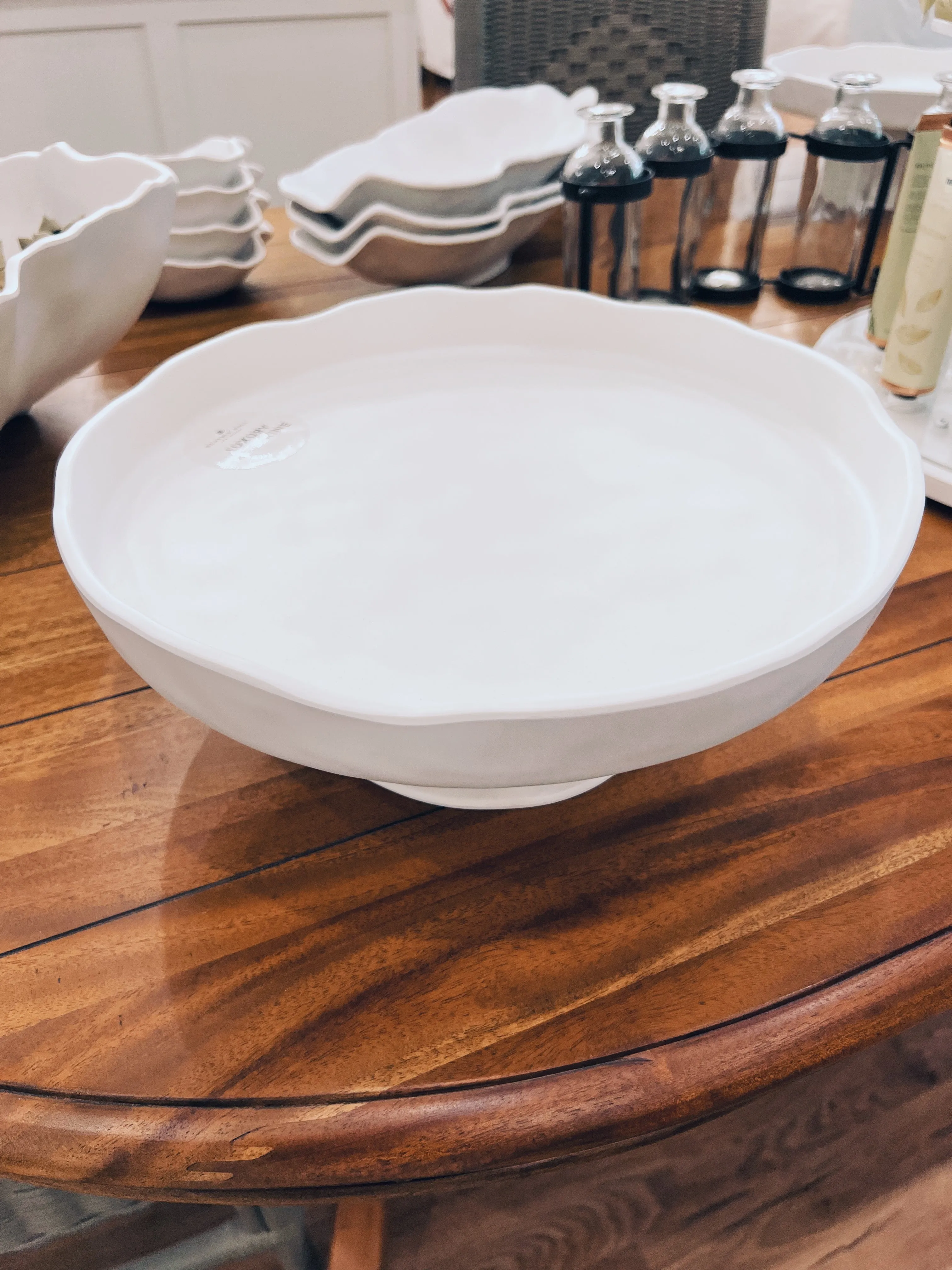 Vida Nube Round Pedestal Cake Plate