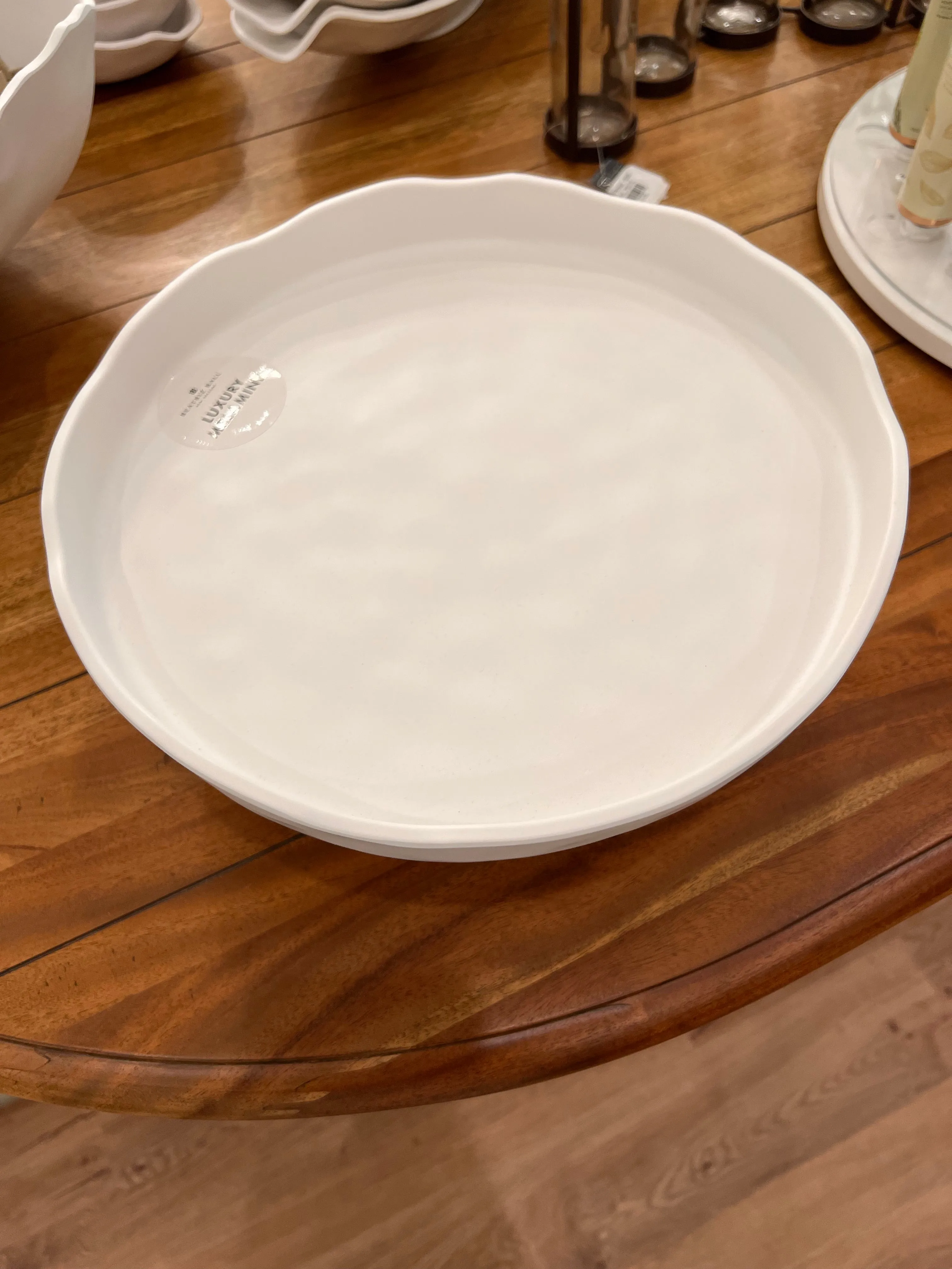 Vida Nube Round Pedestal Cake Plate